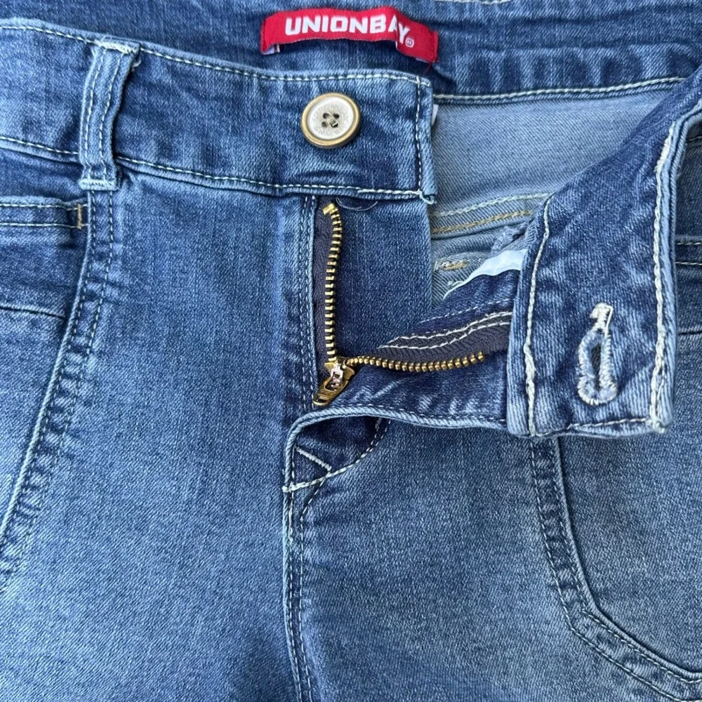 Unionbay Low Rise Y2K Style Utility Medium Wash Denim Stretch Shorts Size 9/29